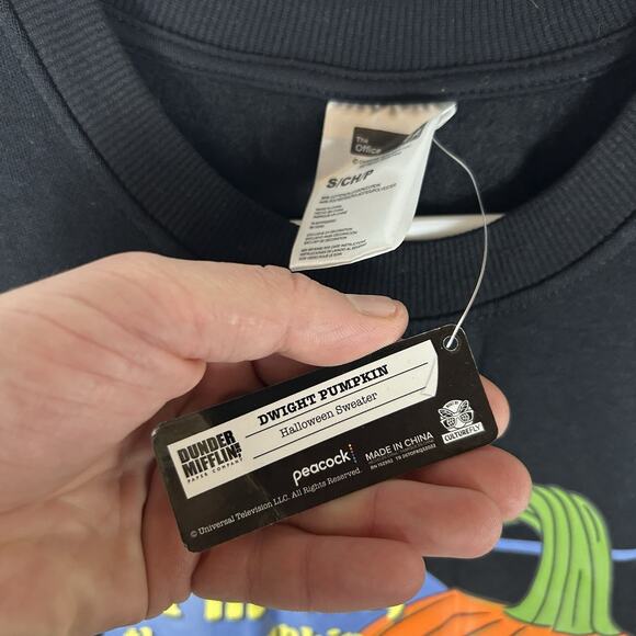 The Office NEW Halloween Sweatshirt Dwight Pumpkin Head Men's Small Black NWT - Picture 5 of 10